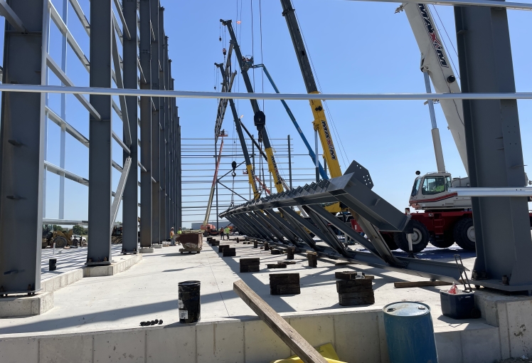 SNC Hangar Truss Lift