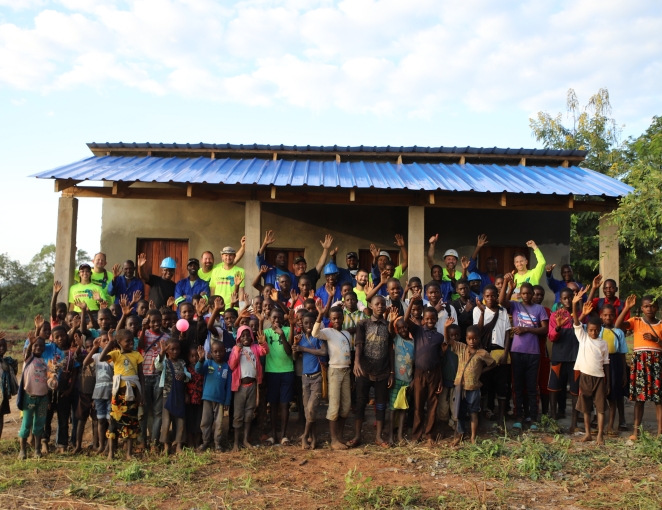 Mozambique_Completed Dormitory with Kids